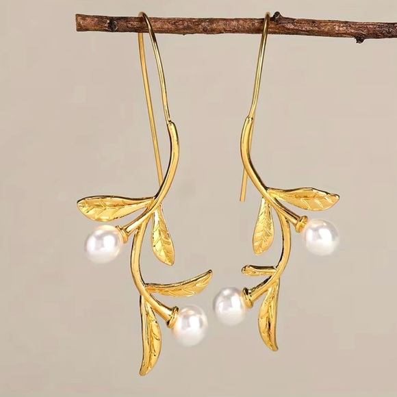 Delicate flower Leaf Earrings - Picture 1 of 4